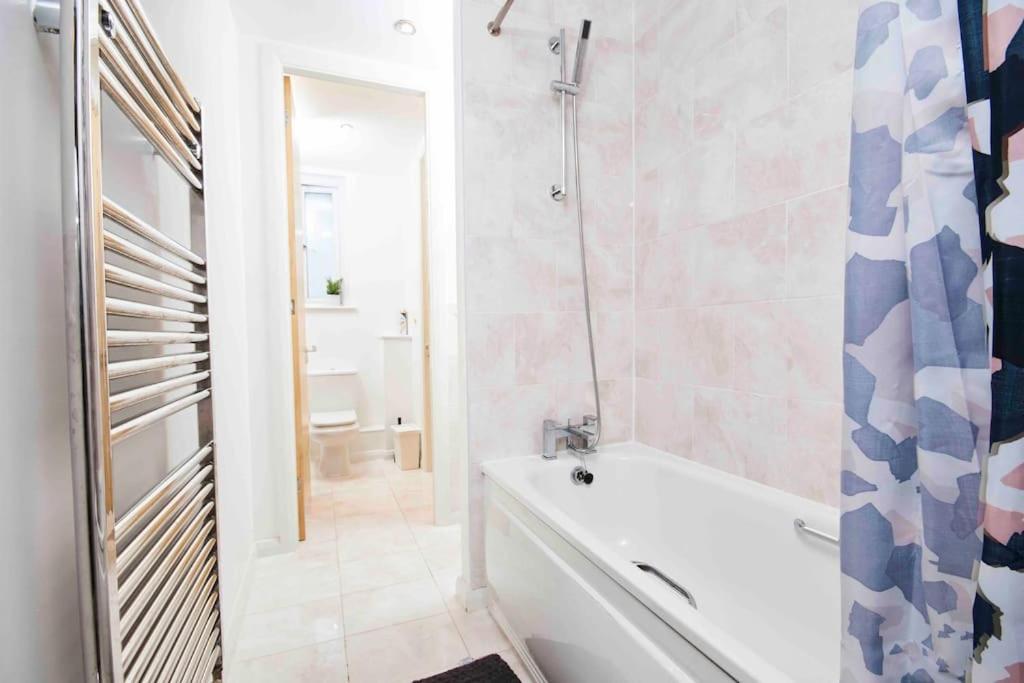 Dellehomes- Free Parking, Wfh, Family-Friendly Manchester Zewnętrze zdjęcie